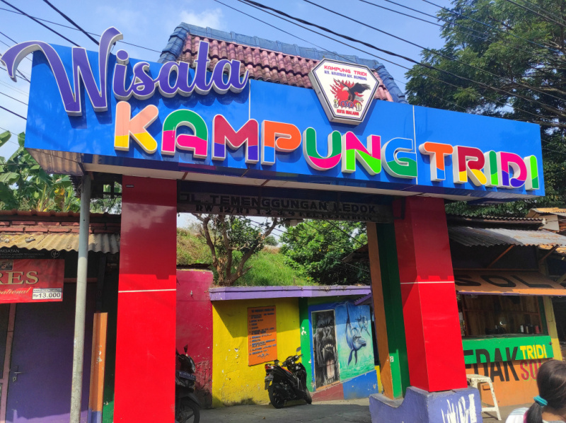 Kampung Warna-Warni Jodipan Malang yang menarik Wisatawan Mancanegara untuk datang berkunjung di Malang (Ashar/SinPo.id)(Ash