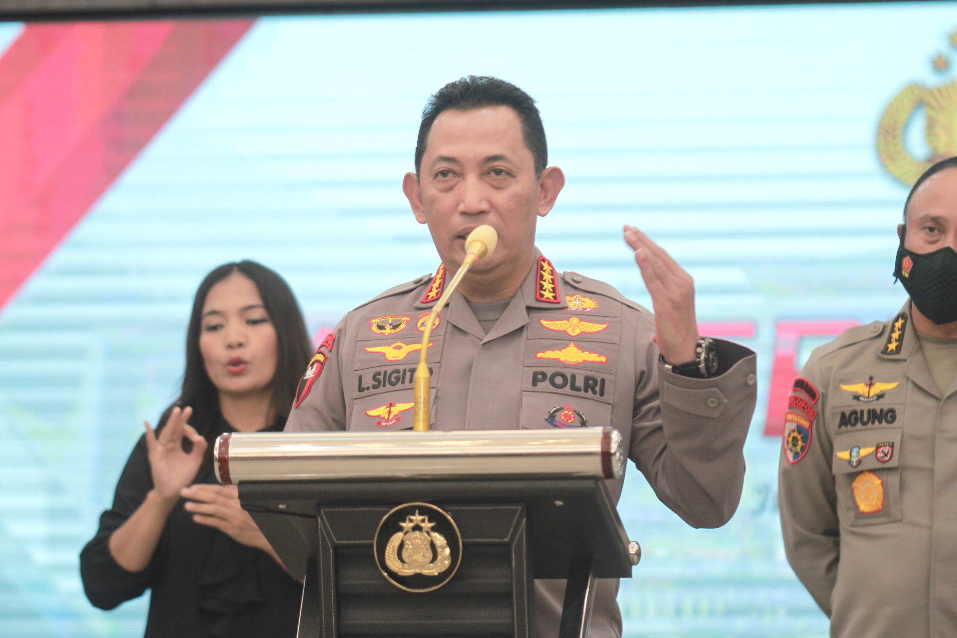 Kapolri perintahkan Divisi Propam Polri tangkap Kapolda Jatim Irjen Teddy Minahasa terkait kasus narkoba (Ashar/Sinpo.id)