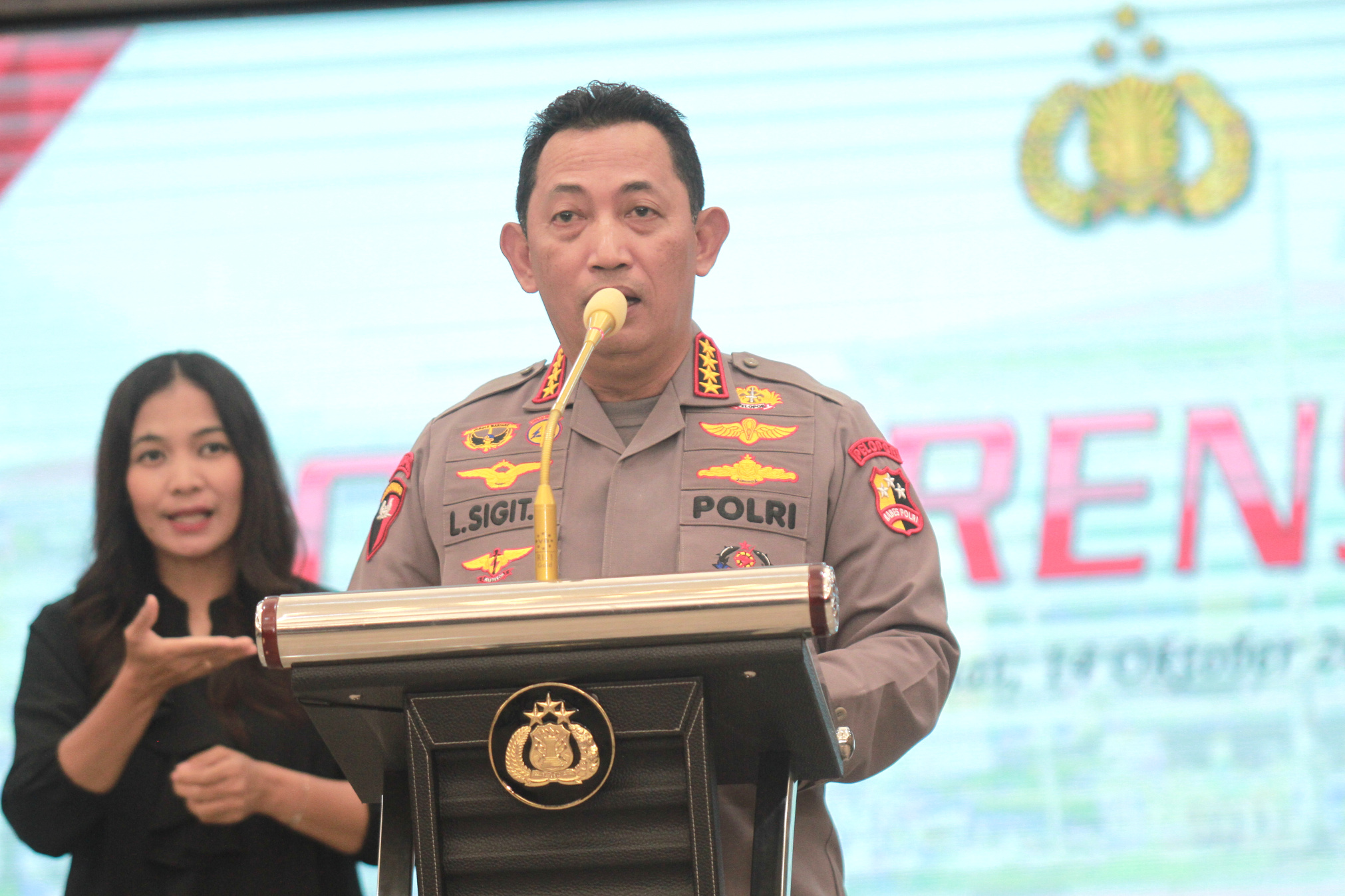 Kapolri perintahkan Divisi Propam Polri tangkap Kapolda Jatim Irjen Teddy Minahasa terkait kasus narkoba (Ashar/Sinpo.id)