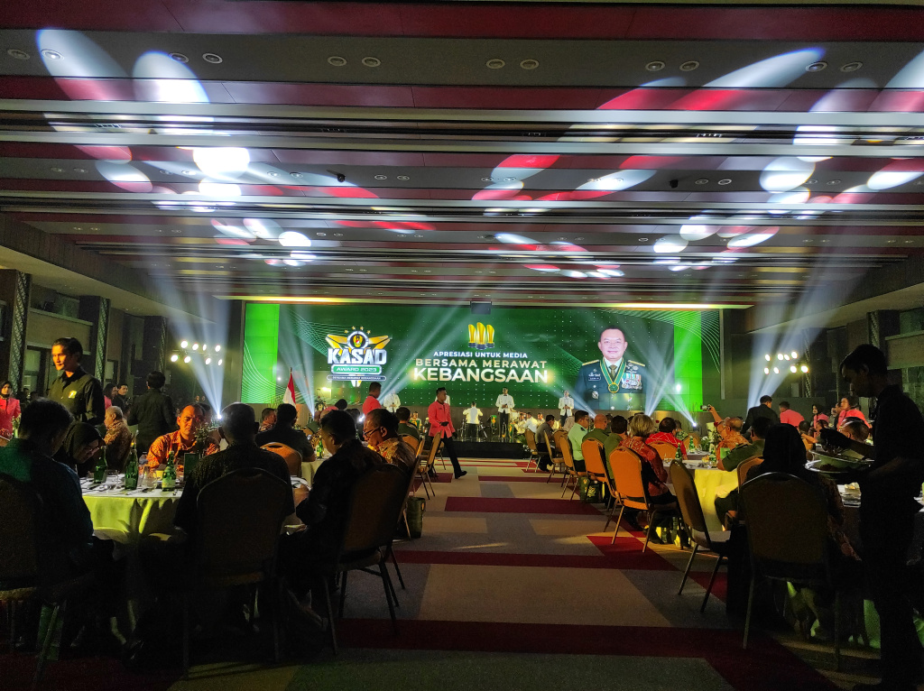 KASAD Dudung Abdurrahman menggelar malam puncak KASAD Award 2023 untuk apresiasi insan Media yang telah ikut berperan merawat kebangsaan (Ashar/SinPo.id)