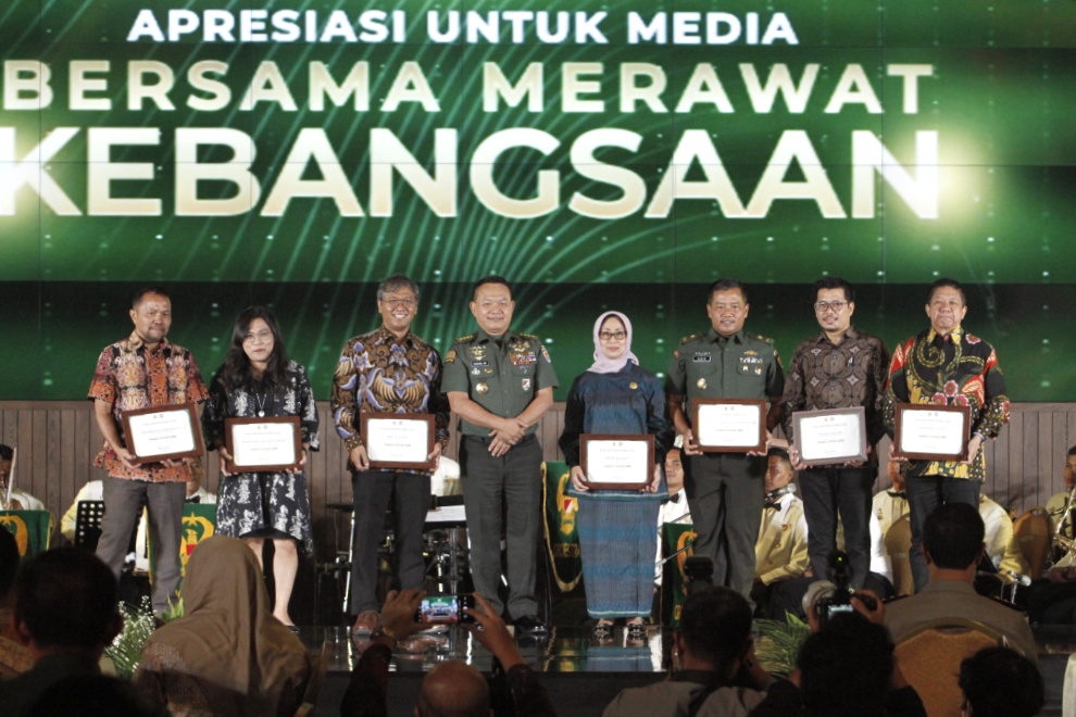 KASAD Dudung Abdurrahman menggelar malam puncak KASAD Award 2023 untuk apresiasi insan Media yang telah ikut berperan merawat kebangsaan (Ashar/SinPo.id)