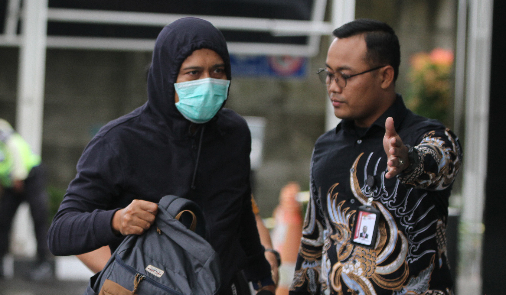 Kasi Intel HSU tiba di KPK usai OTT. (Agus Priatna/SinPo.id)