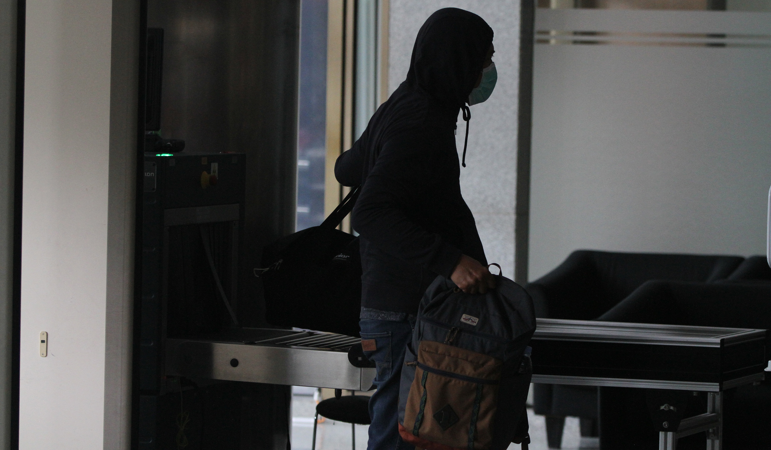 Kasi Intel HSU tiba di KPK usai OTT. (Agus Priatna/SinPo.id)