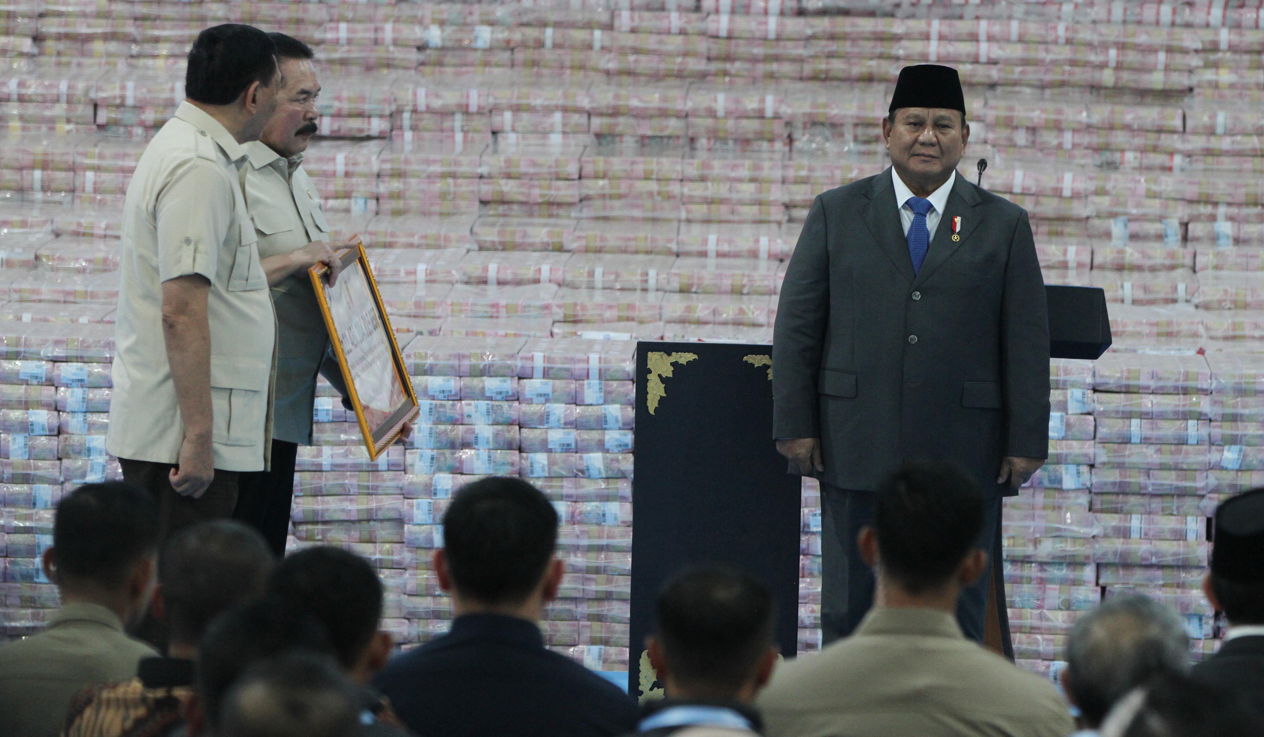 Prabowo saksikan penyerahan denda Rp11,42 Triliun dari PKH. (Agus Priatna/SinPo.id)