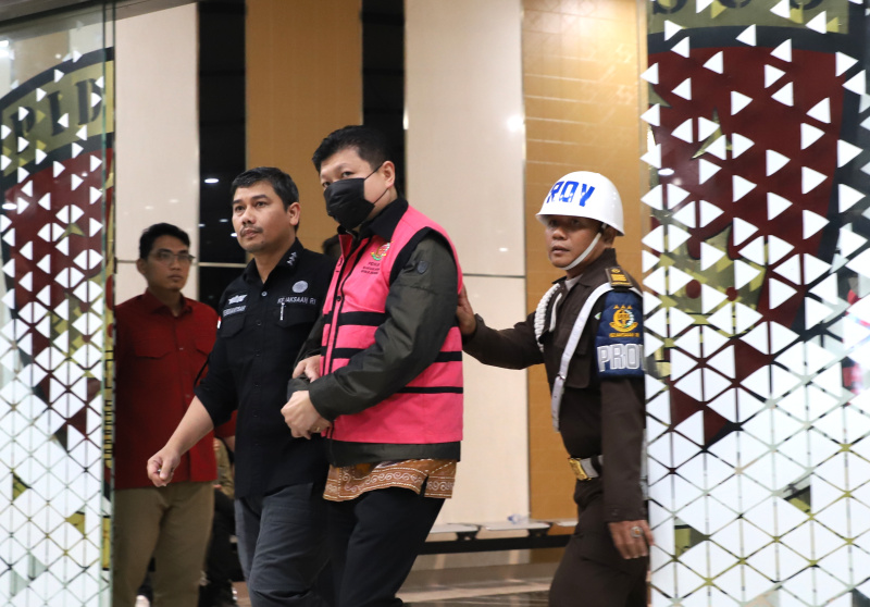 Kejagung resmi menahan Direktur Utama PT Sritex Iwan Setiawan Lukminto terkait dugaan kasus korupsi pemberian kredit (Ashar/SinPo.id)