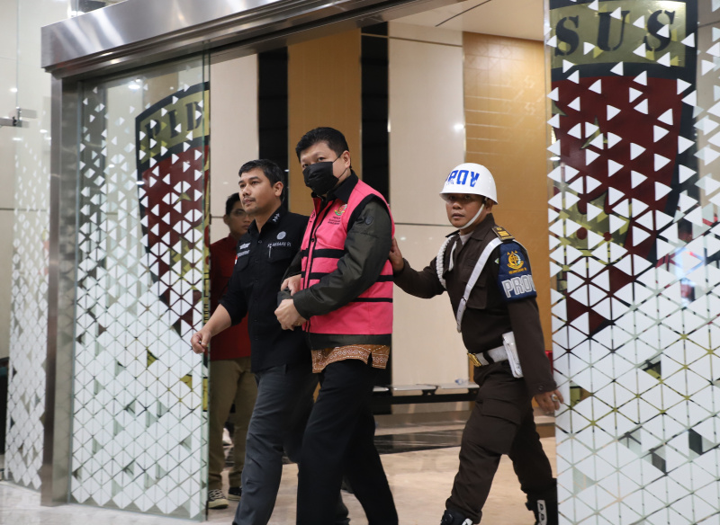 Kejagung resmi menahan Direktur Utama PT Sritex Iwan Setiawan Lukminto terkait dugaan kasus korupsi pemberian kredit (Ashar/SinPo.id)