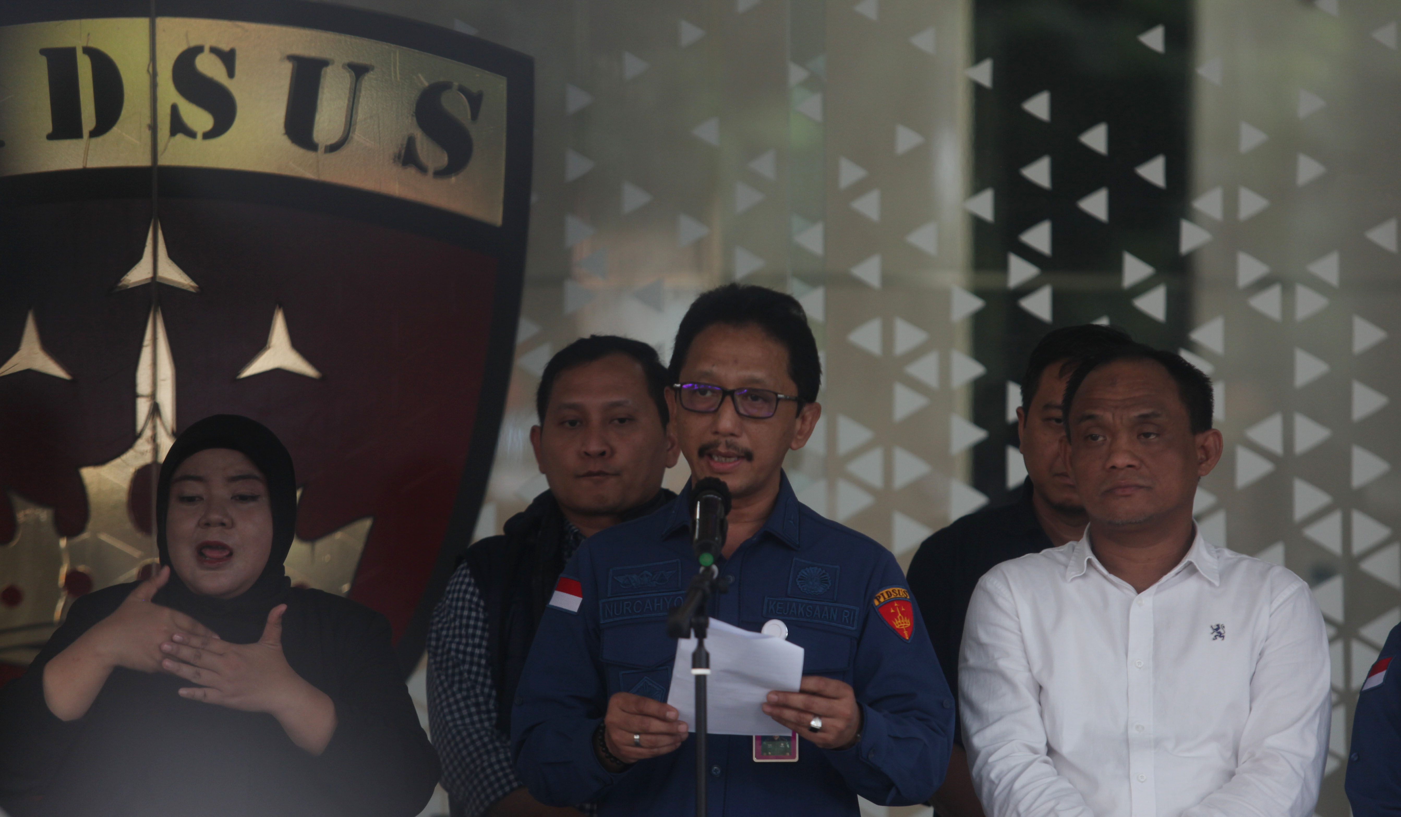 Penetapan tersangka korupsi chromebook. (Agus Priatna/SinPo.id)