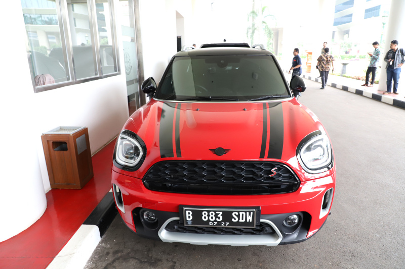 Kejagung menyita 2 mobil mewah milik Harvey Moeis suami artis Sandra Dewi Rolls-Royce dan Mini Cooper (Ashar/Sinpo.id)