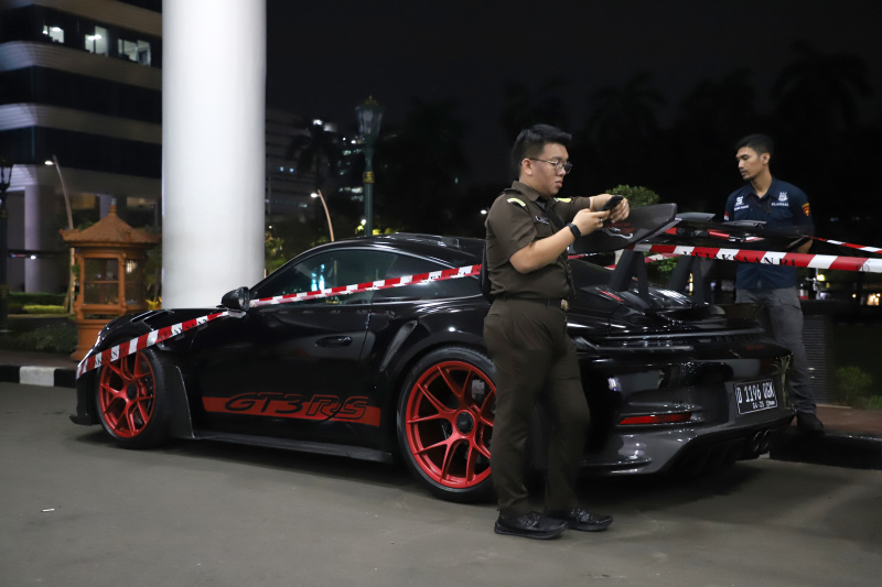 Kejagung kembali menyita 3 mobil mewah terkait kasus CPO (Ashar/SinPo.id)
