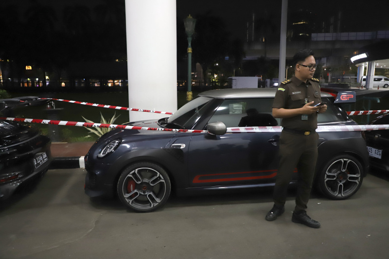 Kejagung kembali menyita 3 mobil mewah terkait kasus CPO (Ashar/SinPo.id)