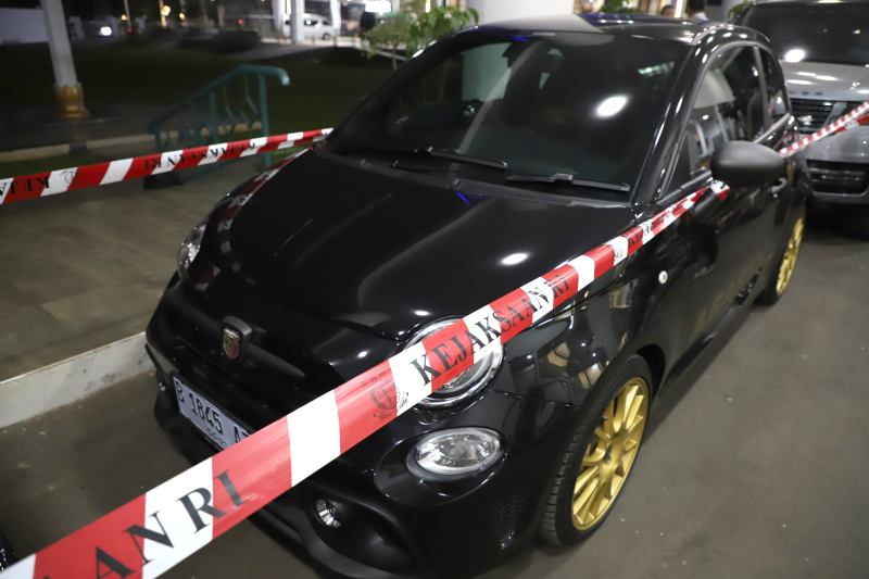 Kejagung kembali menyita 3 mobil mewah terkait kasus CPO (Ashar/SinPo.id)