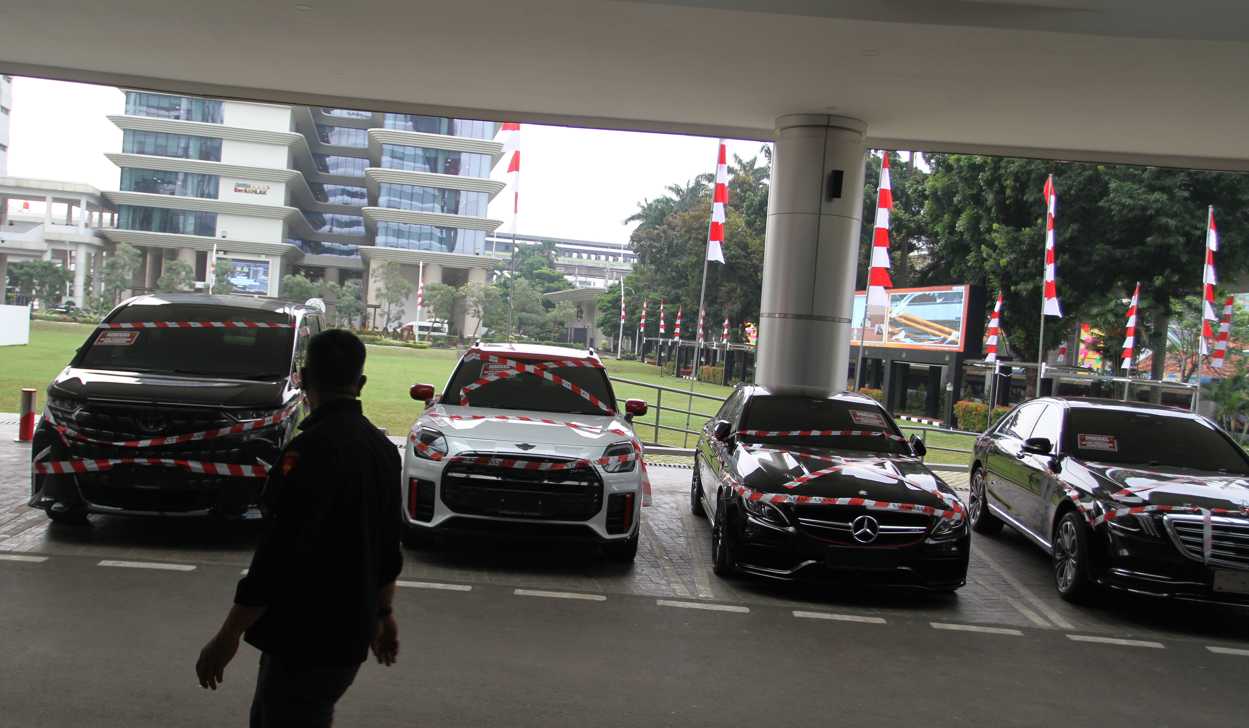 Mobil mewah Riza Chalid. (Agus Priatna/SinPo.id)