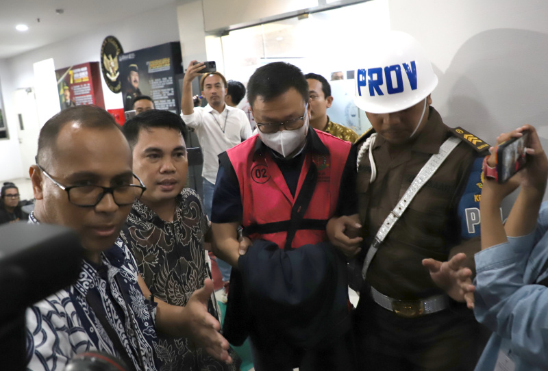 Kejagung kembali menankap 3 tersangka Kepala Dinas ESDM Bangka Belitung Amir Syahbana, Suranto Wibowo dan FL (Ashar/SinPo.id)agi atas kasus korupsi PT Timah