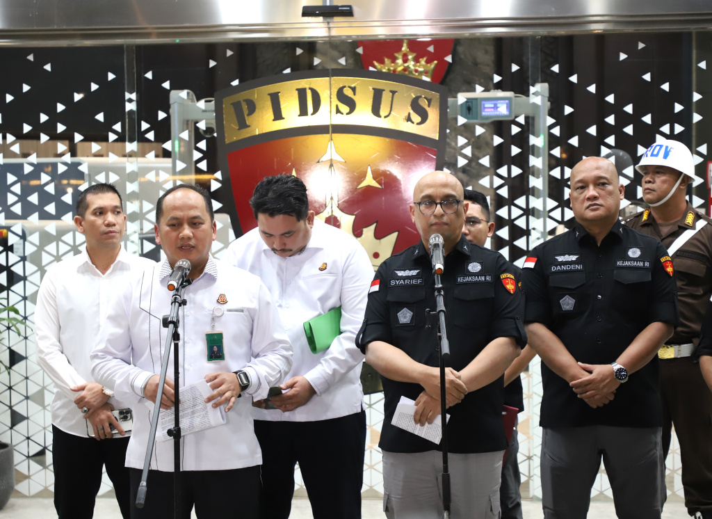 Kejagung tetapkan 11 tersangka kasus dugaan CPO yang merugikan negara Rp.14 Triliun (Ashar/SinPo.id)