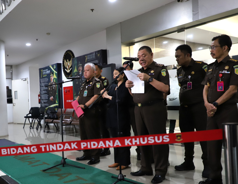 Kejagung tetapkan 3 tersangka baru terkait kasus suap tambang timah dan import gula  (Ashar/SinPo.id)