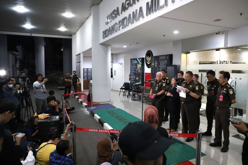 Kejagung tetapkan 3 tersangka baru terkait kasus suap tambang timah dan import gula  (Ashar/SinPo.id)