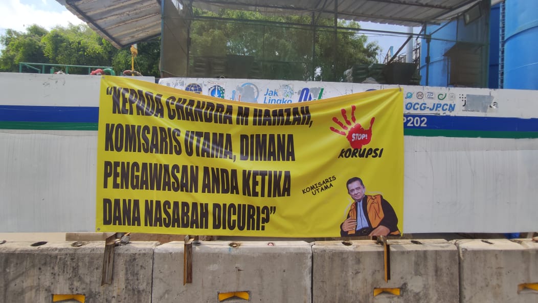 Kelompok Anti Korupsi menggelar aksi demo di depan Gedung BTN untuk mengusut dana hilangnya punya nasabah (Ashar/SinPo.id)