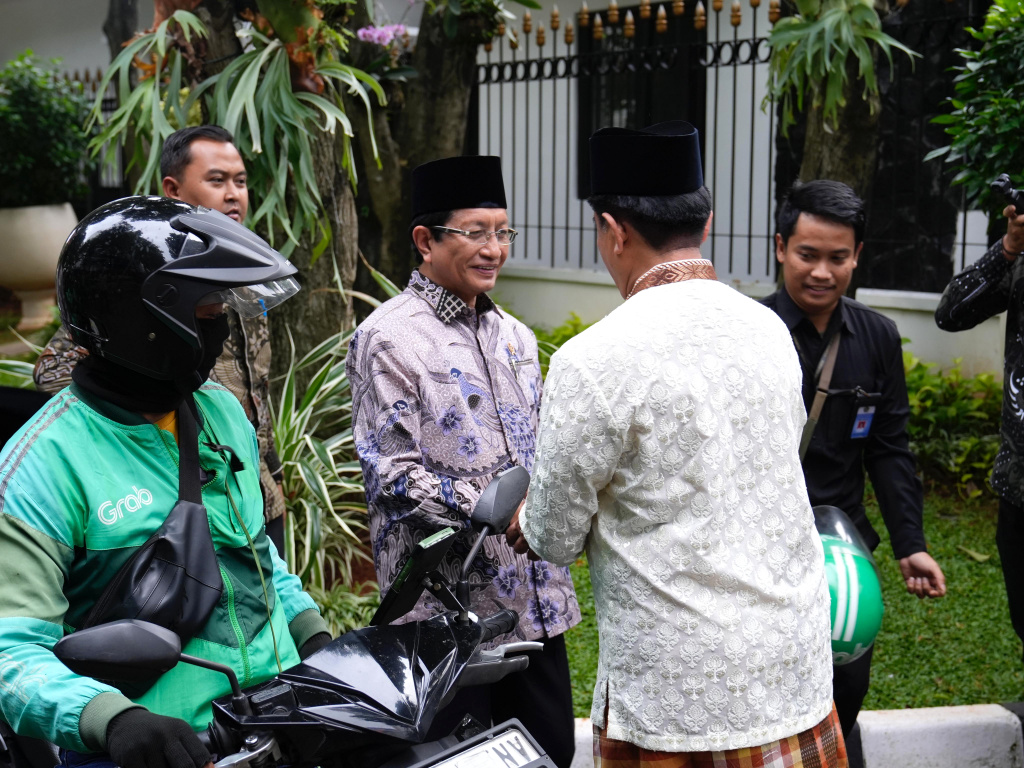 Menteri Kumham Imipas Yusril Ihza Mahendra menggelar tausyiah dan santunan anak yatim
