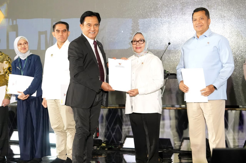 Menko Kumham Imipas Yusril Ihza Mahendra sampaikan Penyampaian 33 Rekomendasi Kebijakan (Ashar/SinPo.id)