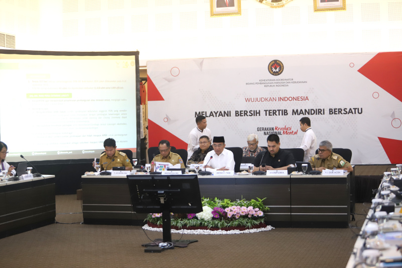 Menko PMK Muhadjir memimpin Rakor Tingkat Menteri dengan Mendagri Tito Karnavian dan Menpora Dito Arietedjo bahas persiapan PON Aceh dan Sumatera Utara (Ashar/SinPo.id)