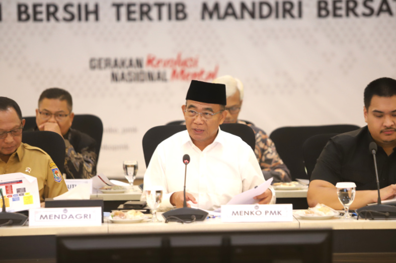 Menko PMK Muhadjir memimpin Rakor Tingkat Menteri dengan Mendagri Tito Karnavian dan Menpora Dito Arietedjo bahas persiapan PON Aceh dan Sumatera Utara (Ashar/SinPo.id)