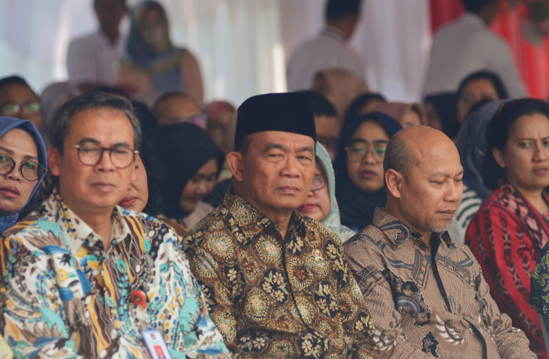 Menko PMK Muhadjir Effendy meneggelar silahturahmi Hari Raya Idul Adha dengan Pegawai dan Insan Media di Gedung Kemenko PMK (Ashar/SinPo.id)