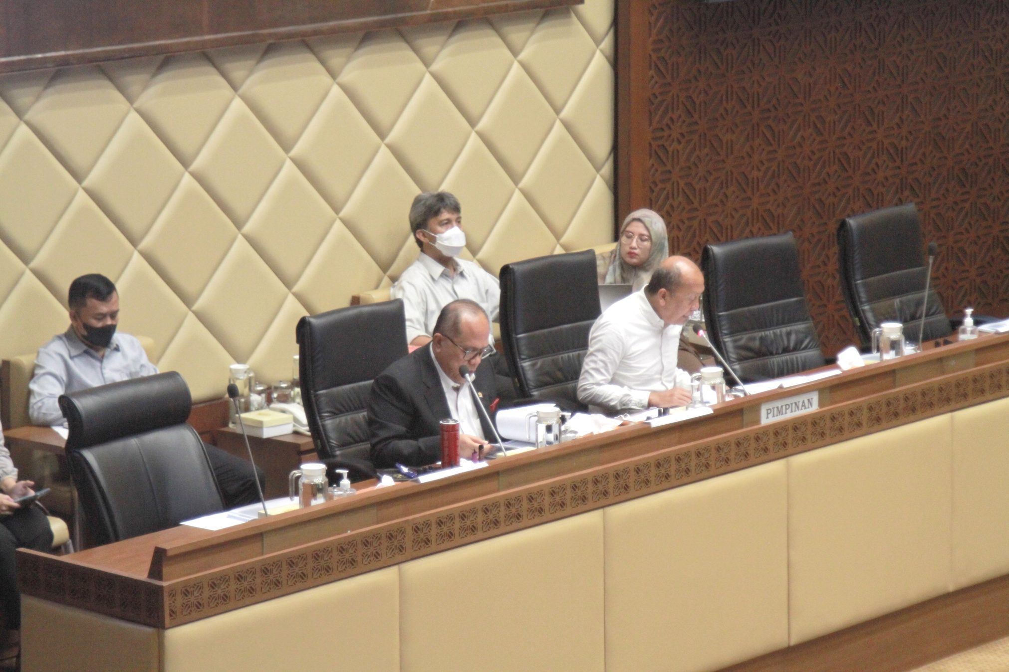 Wakil Menteri ATR/BPN Raja Juli Antoni rapat kerja bersama Komisi II DPR membahas Anggaran 2023 (Ashar/SinPo.id)
