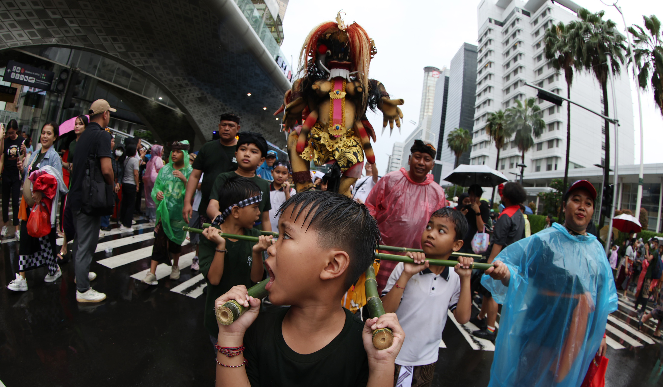 Pawai ogoh ogoh di Jakarta. (Agus Priatna/SinPo.id)