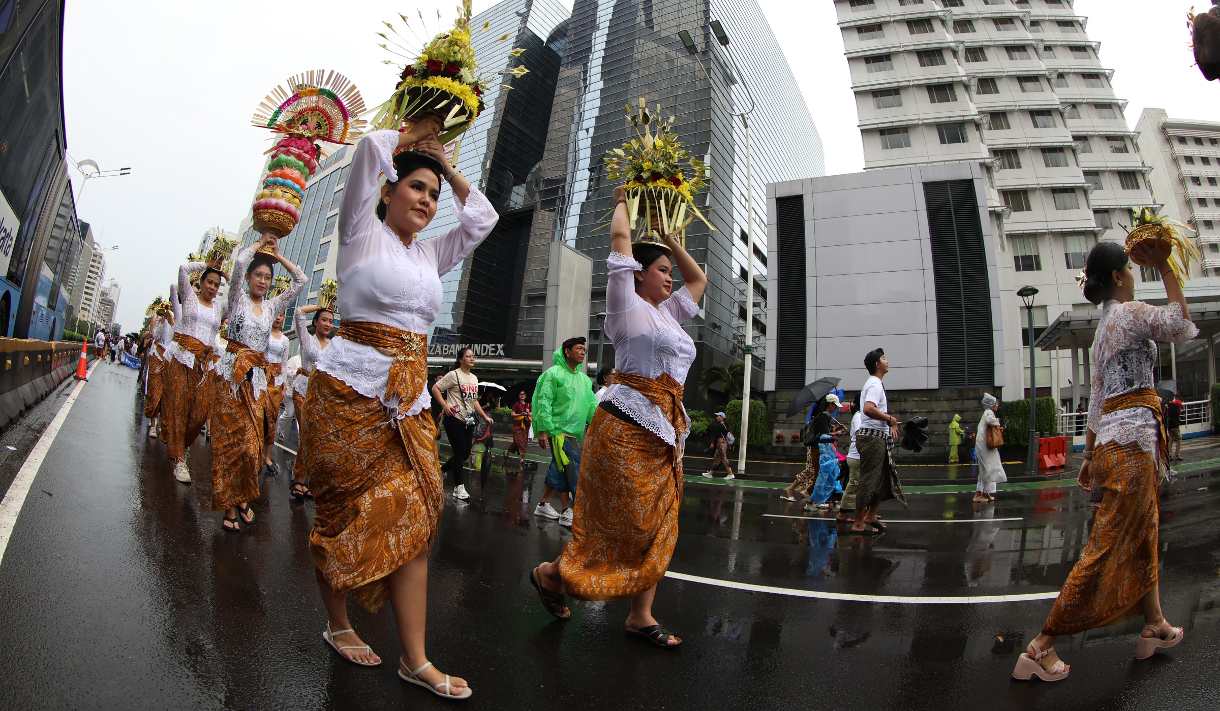 Pawai ogoh ogoh di Jakarta. (Agus Priatna/SinPo.id)