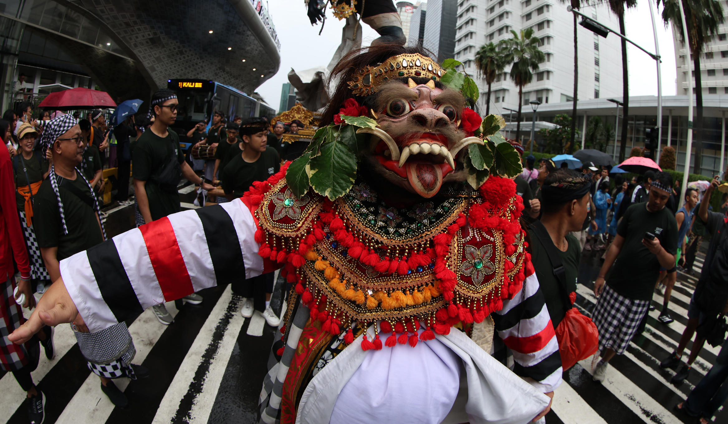 Pawai ogoh ogoh di Jakarta. (Agus Priatna/SinPo.id)