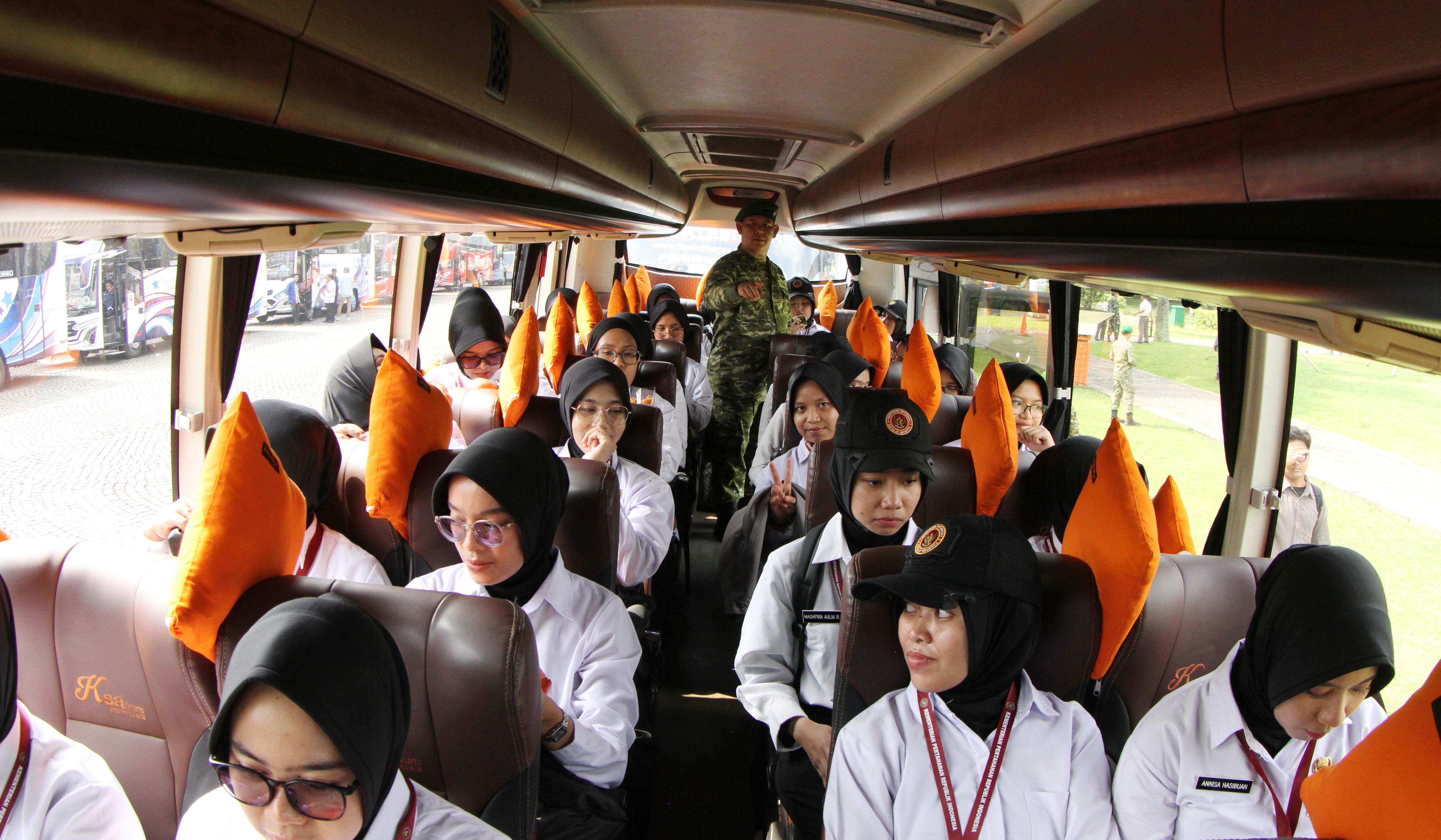 Pelepasan 2 ribu ASN untuk jalani pendidikan Komcad. (Agus Priatna/SinPo.id)