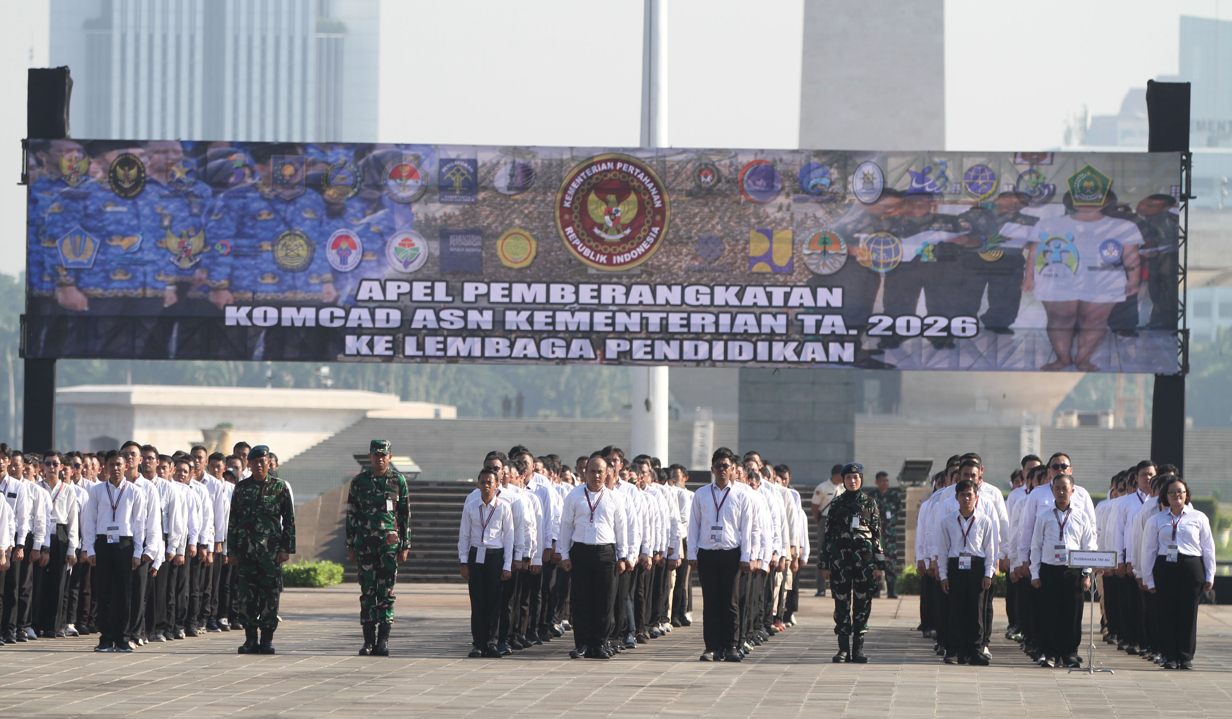 Pelepasan 2 ribu ASN untuk jalani pendidikan Komcad. (Agus Priatna/SinPo.id)