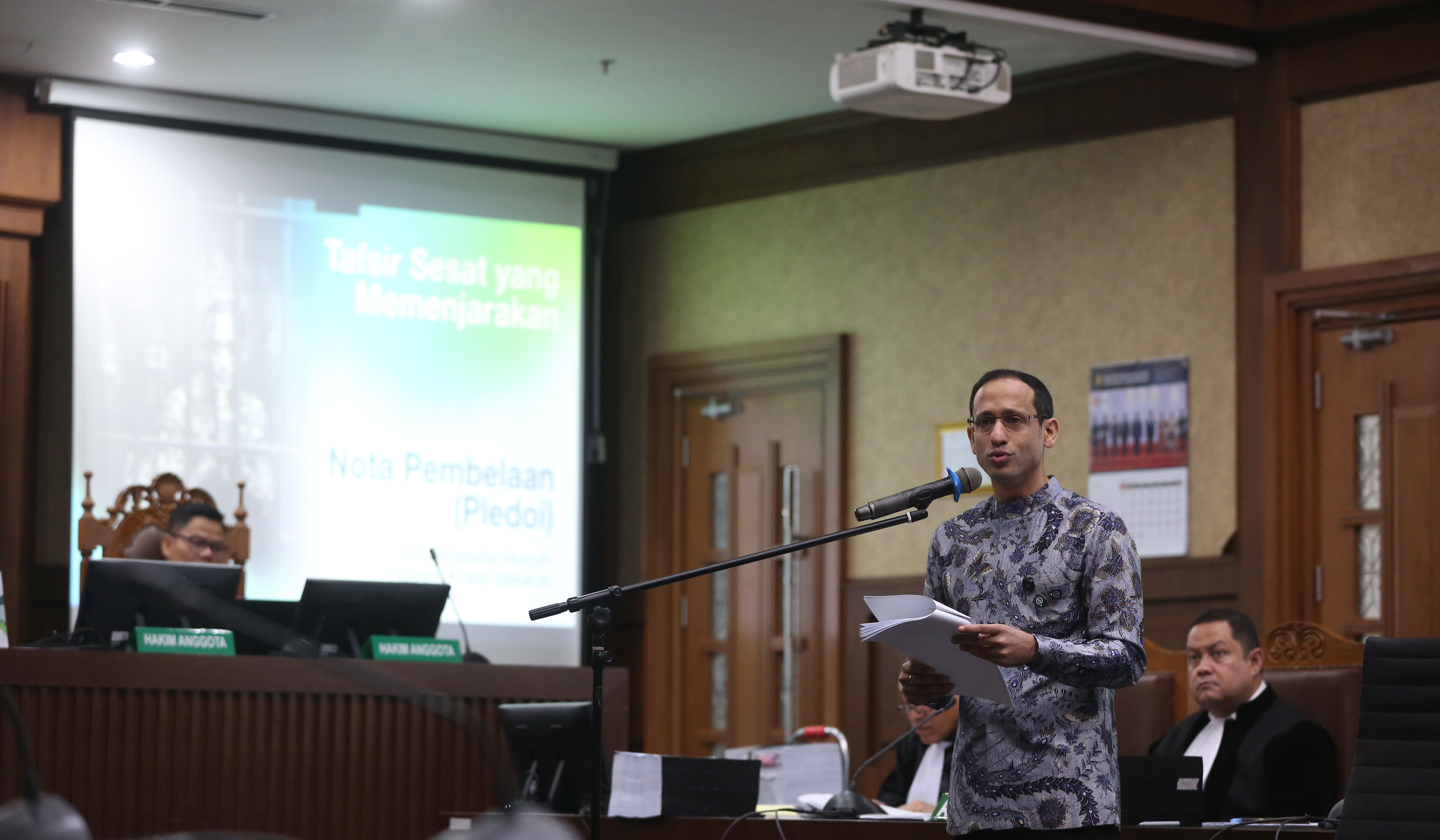 Nadiem saat menjalani sidang lanjutan dengan agenda pembacaan pledoi. (Agus Priatna/SinPo.id)