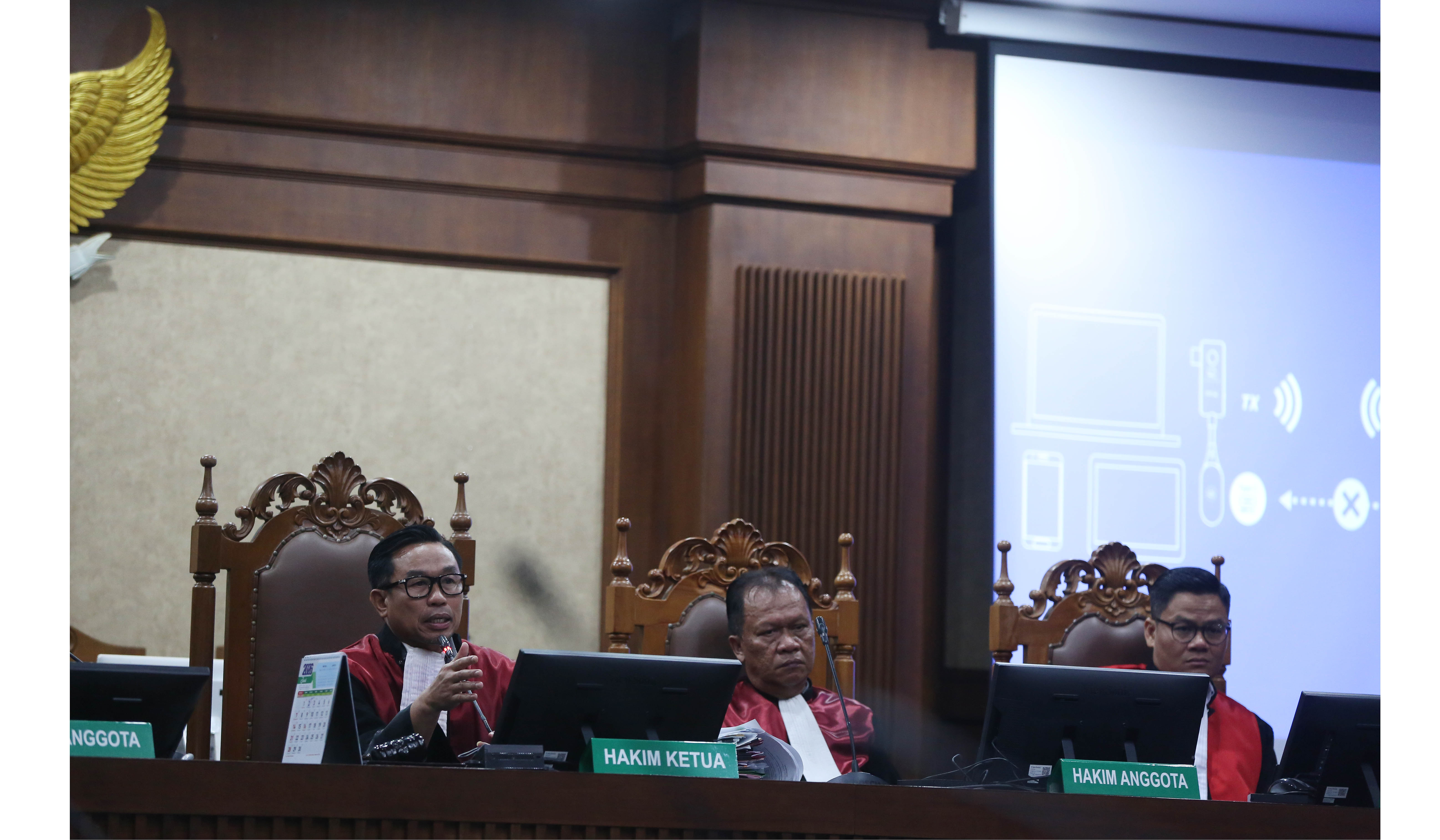 Nadiem saat menjalani sidang lanjutan dengan agenda pembacaan pledoi. (Agus Priatna/SinPo.id)