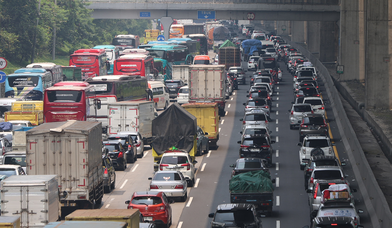 Arus mudik tol Jakarta Cikampek. (Agus Priatna/SinPo.id)