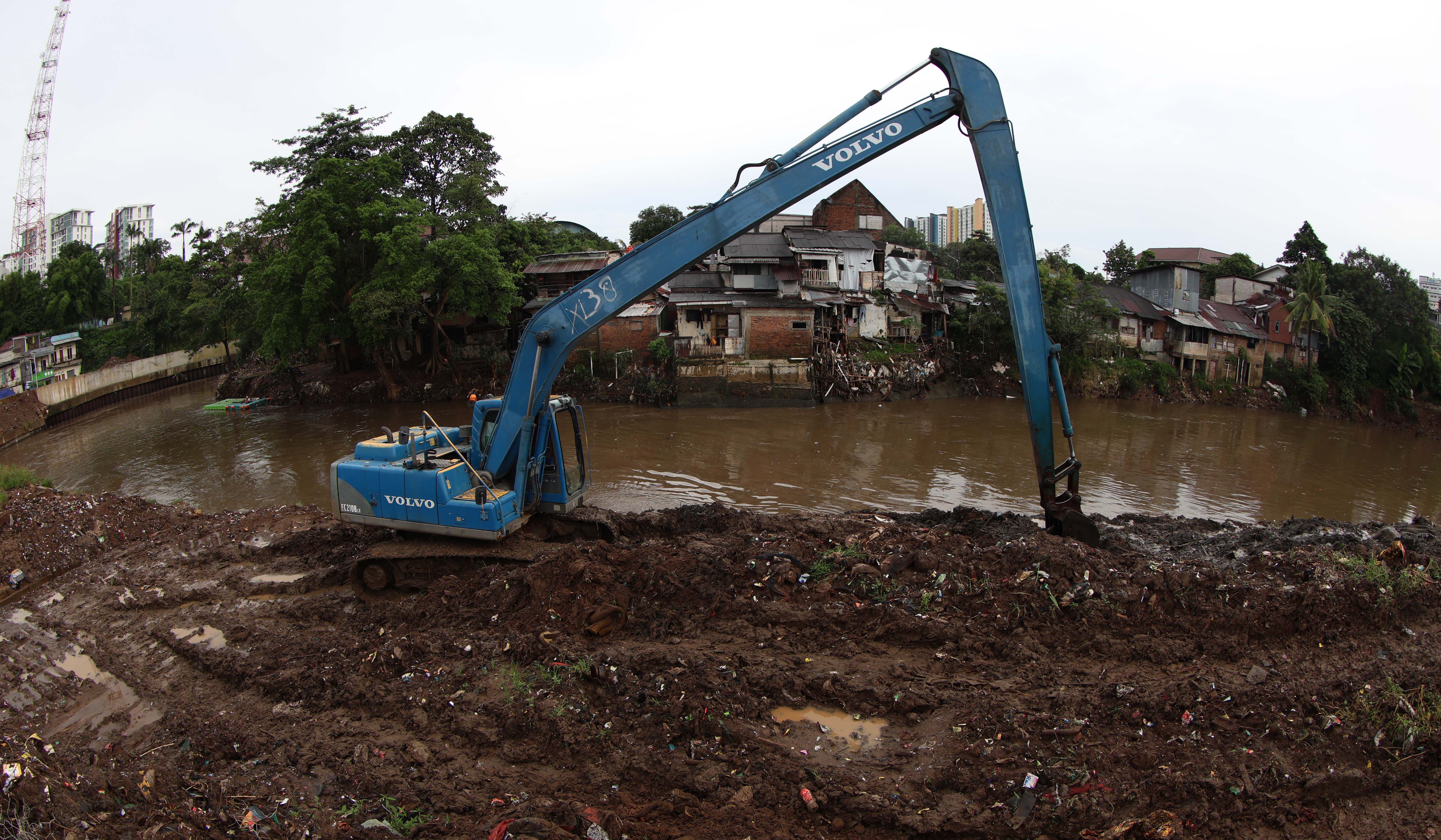 Aksi Jaga Jakarta Bersih di Rawajati. (Agus Priatna/SinPo.id)
