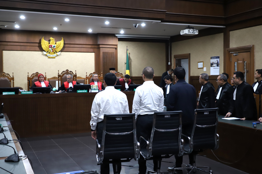 Terdakwa Kerry Adrianto anak dari Riza Chalid Divonis 15 tahun penjara terkait kasus Tata kelola minyak mentah (Ashar/SinPo.id)