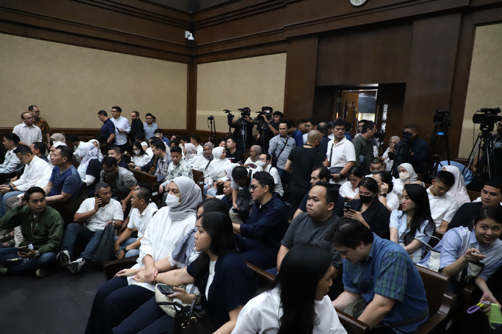 Terdakwa Kerry Adrianto anak dari Riza Chalid Divonis 15 tahun penjara terkait kasus Tata kelola minyak mentah (Ashar/SinPo.id)