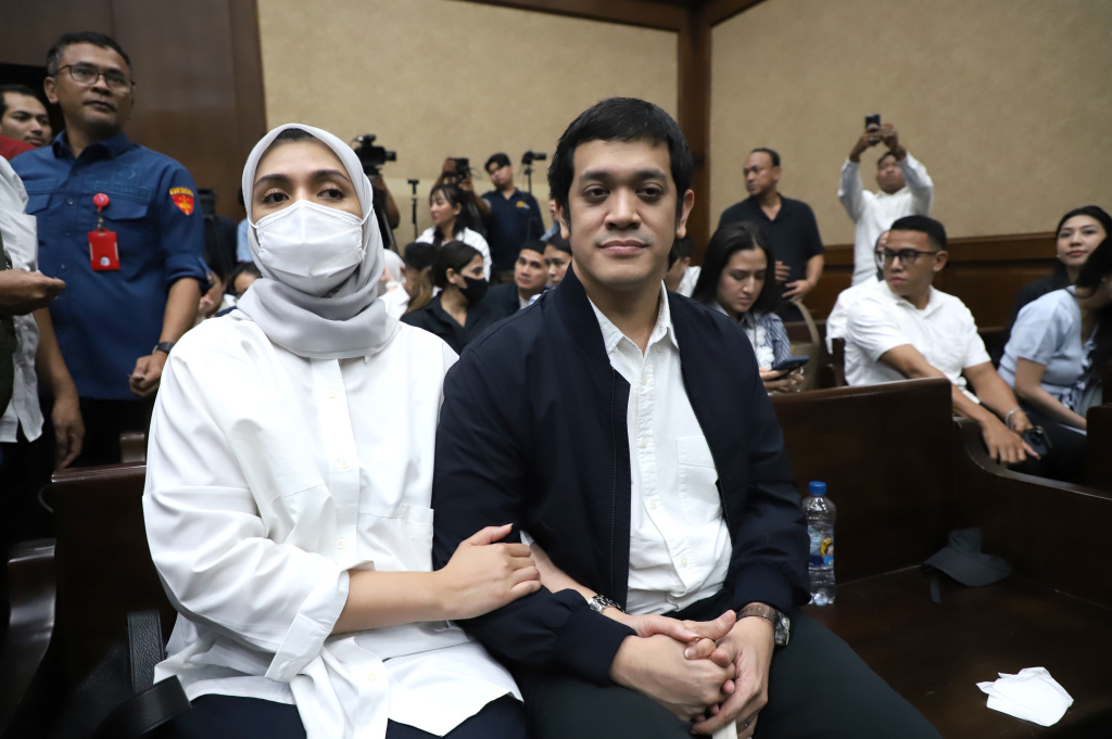 Terdakwa Kerry Adrianto anak dari Riza Chalid Divonis 15 tahun penjara terkait kasus Tata kelola minyak mentah (Ashar/SinPo.id)