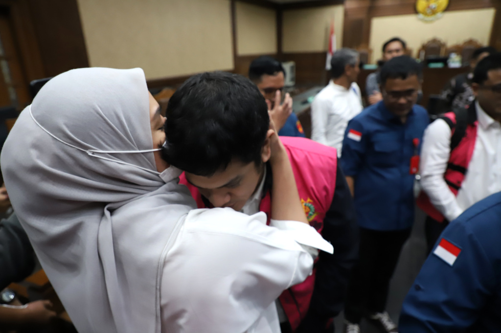 Terdakwa Kerry Adrianto anak dari Riza Chalid Divonis 15 tahun penjara terkait kasus Tata kelola minyak mentah (Ashar/SinPo.id)