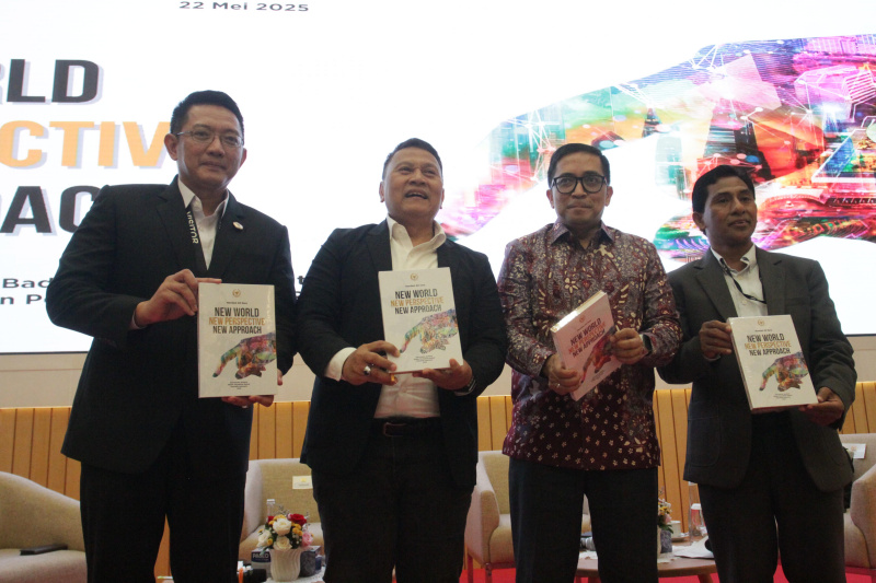 Ketua BKSAP DPR Mardani Ali Sera meluncurkan buku