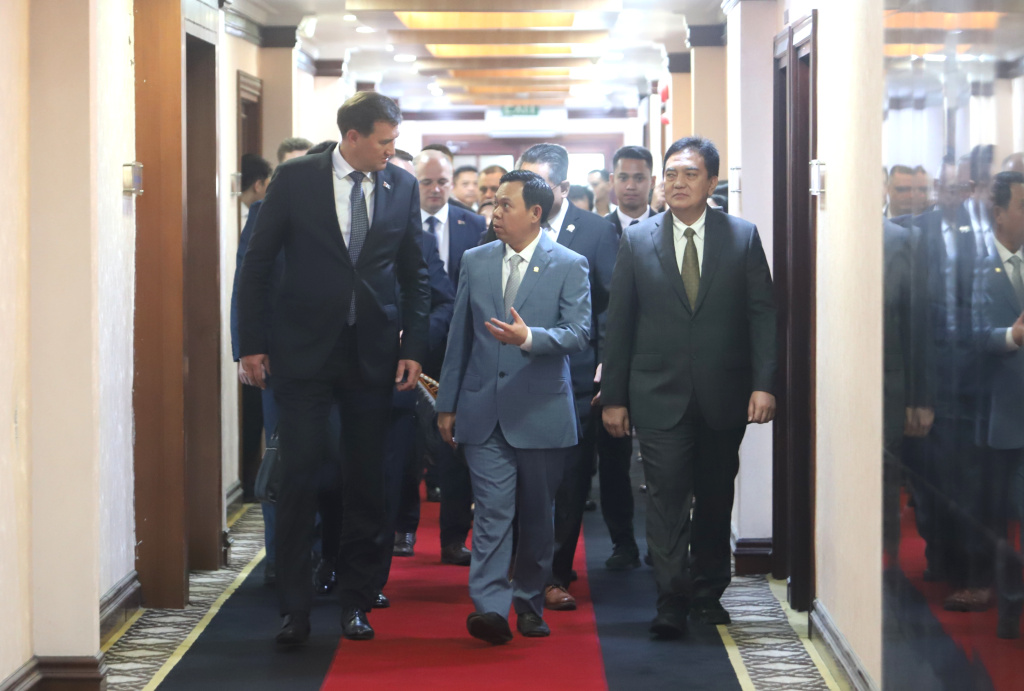 Ketua DPD RI Sultan Bachtiar Najamudin menerima Kunjungan Menlu Belarusia Maxim Ryzenkov membahas kerja sama Pertanian, Ketahanan Pangan dan Energi (Ashar/SinPo.id)