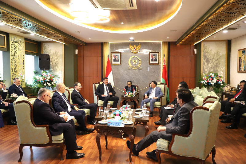 Ketua DPD RI Sultan Bachtiar Najamudin menerima Kunjungan Menlu Belarusia Maxim Ryzenkov membahas kerja sama Pertanian, Ketahanan Pangan dan Energi (Ashar/SinPo.id)