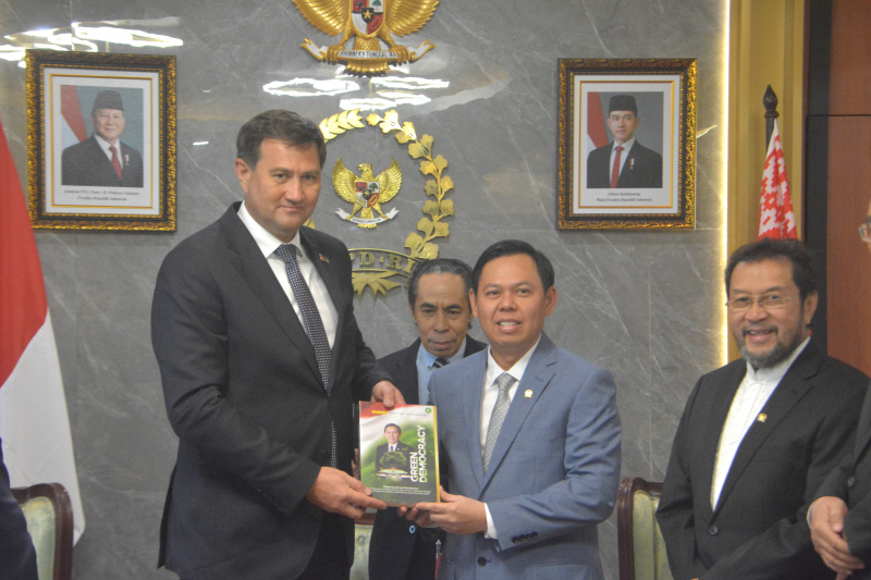 Ketua DPD RI Sultan Bachtiar Najamudin menerima Kunjungan Menlu Belarusia Maxim Ryzenkov membahas kerja sama Pertanian, Ketahanan Pangan dan Energi (Ashar/SinPo.id)