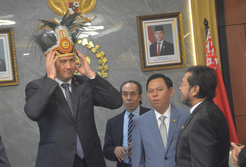 Ketua DPD RI Sultan Bachtiar Najamudin menerima Kunjungan Menlu Belarusia Maxim Ryzenkov membahas kerja sama Pertanian, Ketahanan Pangan dan Energi (Ashar/SinPo.id)