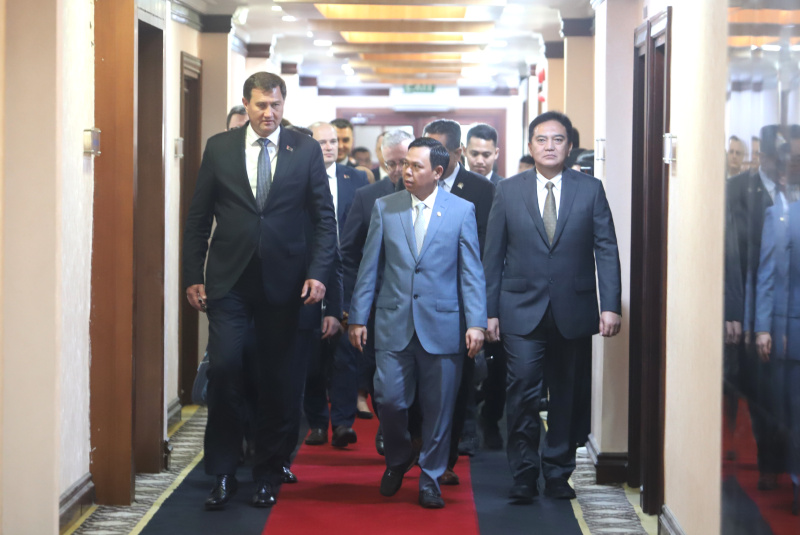 Ketua DPD RI Sultan Bachtiar Najamudin menerima Kunjungan Menlu Belarusia Maxim Ryzenkov membahas kerja sama Pertanian, Ketahanan Pangan dan Energi (Ashar/SinPo.id)