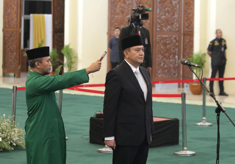 Ketua DPD Ri Sultan B Najamudin resmi melantik Sekjen DPD Irjen Pol Mohammad Iqbal  (Ashar/SinPo.id)