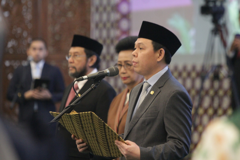 Ketua DPD Ri Sultan B Najamudin resmi melantik Sekjen DPD Irjen Pol Mohammad Iqbal  (Ashar/SinPo.id)