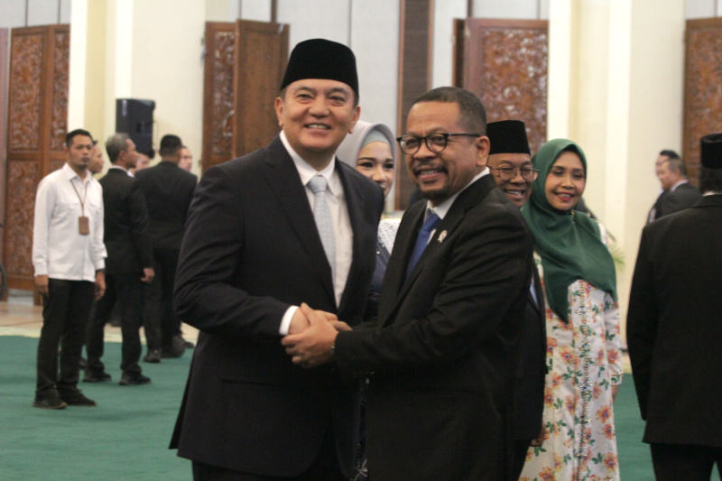 Ketua DPD Ri Sultan B Najamudin resmi melantik Sekjen DPD Irjen Pol Mohammad Iqbal  (Ashar/SinPo.id)