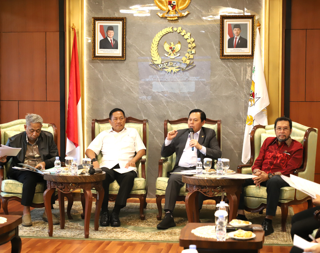 Ketua DPD RI Sultan Bachtiar Najamudin terima kunjungan Wamenhan dan Wamensos membahas RUU Kesejahteraan Sosial (Ashar/SinPo.id)